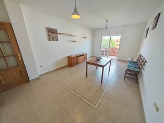 Appartamento in Huétor Tájar. Ocasion piso con dos garajes y dos trasteros 3 habitaciones y 2