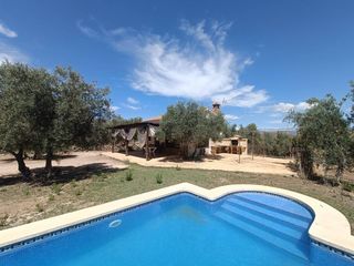 Casale in Moraleda de Zafayona. Parcela 4,5 hectareas con chalet de recreo y piscina