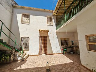 Maison à Huétor Tájar. Casa en huétor tajar con patio