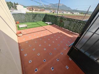 Casa  Carretera estación de tocón. Gran casa con  patio  garajes  4 habitaciones en esquina
