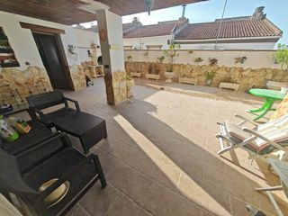 Casa a Villanueva Mesía. Gran casa para entrar a vivir con calidades de primera
