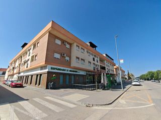 Pis a Huétor Tájar. Gran piso 3 dormitorios 2 baños y garaje