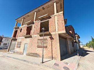 Casa a Villanueva Mesía. Estructura con bajo y dos plantas en villanueva de mesía