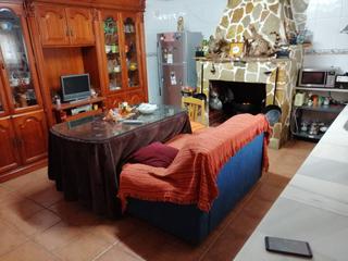 Casa a Loja. Casa mas solar juntos