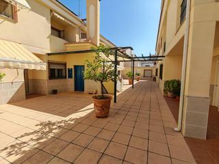 Casa adossada  Plaza santa isabel. Casa en huétor tájar