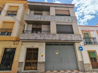 Casa  Pio xii. Bloque de dos pisos  bajo en huetor tajar