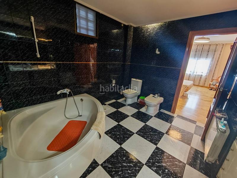 Foto 94bcc658-fc4d-46a0-bd44-5e627401e7f4. Dúplex piso y bajo , con garaje ,terraza y patio en Villanueva Mesía