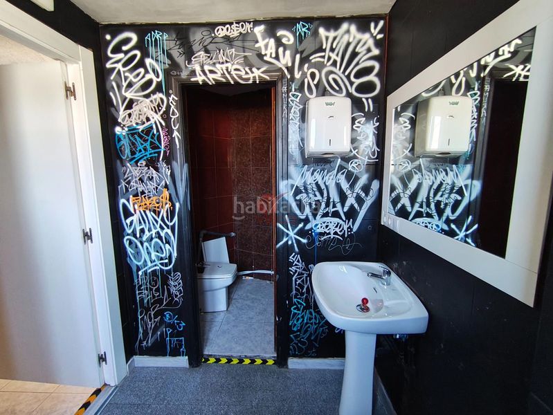 Foto c6023721-3c0a-4537-9a6c-d97292c801b5. Local comercial a Centro Cuenca