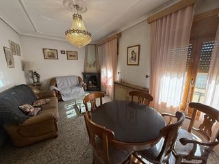 Haus  Samuel baltés. Edificio con 3 viviendas independientes. 2 de ellas alquiladas