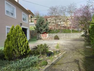 Xalet  Arcas, la fuente. Fenomenal construcción dentro del pueblo pero muy independiente