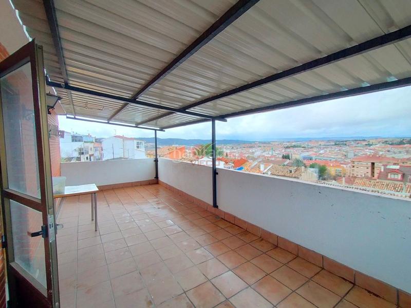 Foto 0cdd0ad4-ffa9-4e70-8b8e-a02bf10df2bd. Casa amb calefacció aparcament terrassa a Los Tiradores Cuenca