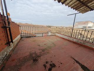 Casa  Calle santísimo. Vivienda y local acondicionado como carnicería  en el centro del