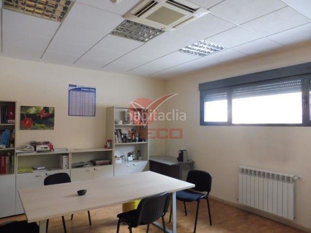 Foto a044ec1b-3430-4794-bce0-933d55b7a044. Local comercial a Centro Cuenca