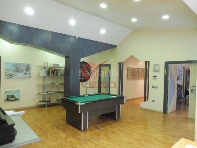 Foto f2e43e96-3c81-422a-aaa8-d067bb3c013f. Local comercial a Centro Cuenca