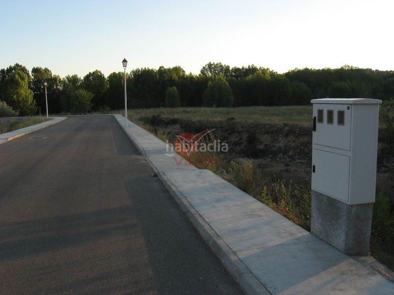 Foto e2d82193-7442-4017-8508-4d1500411727. Terreno residencial fenomenal solar para chalet. 886 m2,. con excavación de garaje. en esquina en Villalba de la Sierra