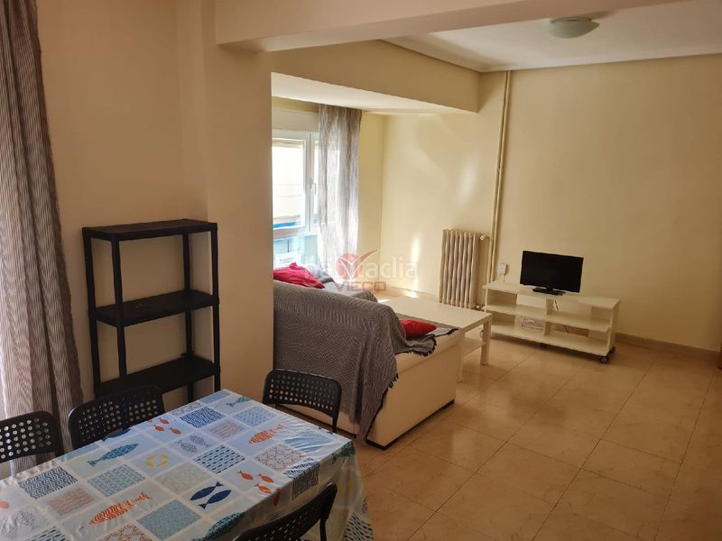 Foto 415df5ad-139a-4762-8134-265d64aa0aa7. Rent flat with heating in Centro Cuenca