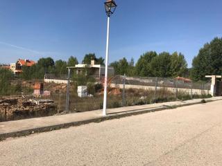 Finca rústica  Villalba sierra, los perales. Solar urbano de 875 m2 en los perales, villalba junto al rio júc