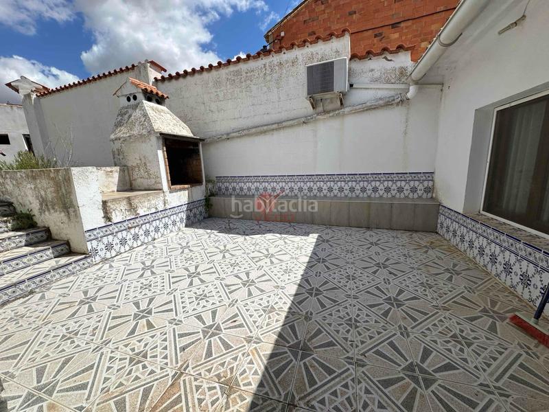 Foto 072d9b91-c2b2-487a-939f-51584c8a7efd. Casa  independiente en buen uso. amplio jardín. patio y aparcamiento cubierto en Casasimarro