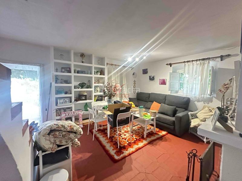 Foto b1f780e5-a6f0-43c6-85ed-3c959e89d2bf. Casa  con patio en muy buen estado perfecta para vacaciones o segunda residencia en Torrejoncillo del Rey