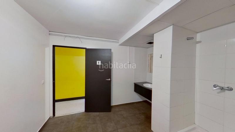 Foto 60531f82-b676-43a9-8790-a368747f95fe. Local comercial a Sants Barcelona