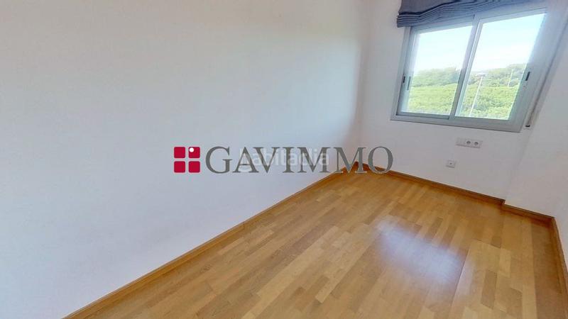 Foto 40ee8ca0-38ca-4f36-a6d2-d970a31db5ce. Alquiler piso alquiler atico duplex en Gava Mar en Gavà