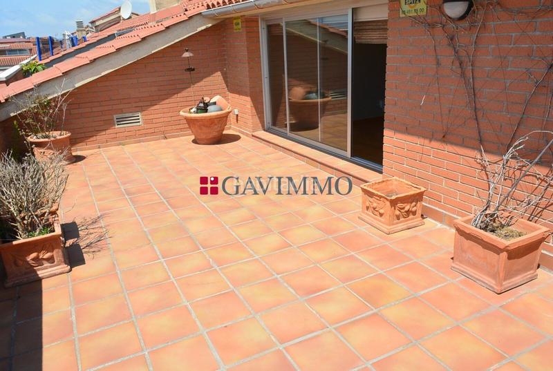 Foto 192b7bc7-30fe-498b-a98f-e0cdddb47e88. Lloguer pis amb calefacció aparcament piscina a Gava Mar Gavà