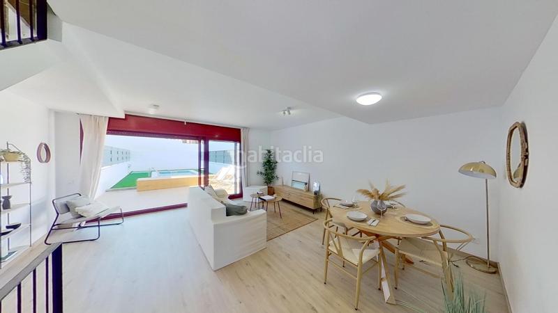 Foto 0928a4ae-b65d-4f6d-974e-fffaa5e5bc88. Casa adossada amb calefacció aparcament piscina a Castelldefels