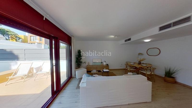 Foto 111b5e05-54b1-458e-b987-4bc114c122c4. Casa adossada amb calefacció aparcament piscina a Castelldefels