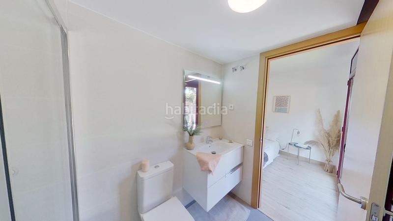 Foto 68a56165-2eb6-43b9-ae1a-a7e2ca04aa83. Casa adossada amb calefacció aparcament piscina a Castelldefels