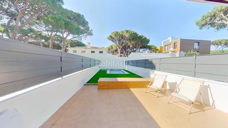 Foto 9a910dab-e8f6-429c-90eb-608e613122a0. Casa adossada amb calefacció aparcament piscina a Castelldefels