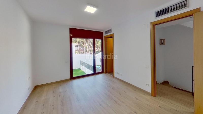 Foto 2cdbda86-4bae-415c-8351-ecfdf1835214. Casa adossada amb calefacció aparcament a La Pineda Castelldefels