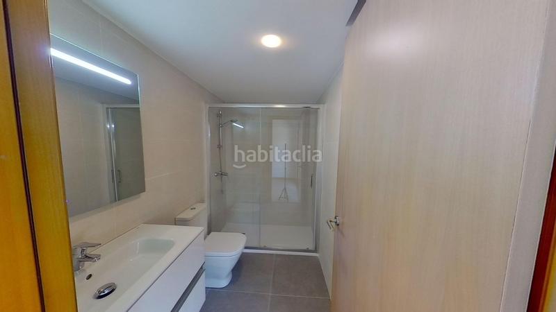 Foto 4ca9eded-67f9-42ef-b66e-918be11cf978. Casa adossada amb calefacció aparcament a La Pineda Castelldefels