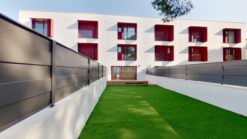 Foto 5401f94f-6920-4bd7-a35d-13bc8216c149. Casa adossada amb calefacció aparcament a La Pineda Castelldefels