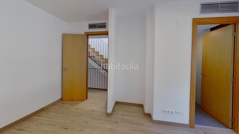 Foto 8a5a8354-2ccb-4463-bc7a-d4bd4ff6bd01. Casa adossada amb calefacció aparcament a La Pineda Castelldefels