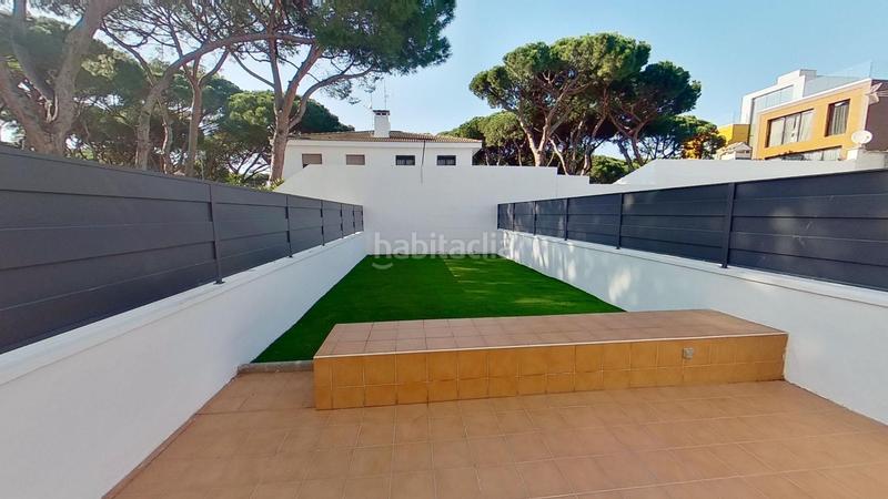 Foto e0d9daaf-89df-47ed-b818-456a543936e6. Casa adossada amb calefacció aparcament a La Pineda Castelldefels