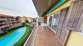 Lloguer Pis a Gava Mar. Luminoso piso de 2 habitaciones con terraza, parking y piscina c