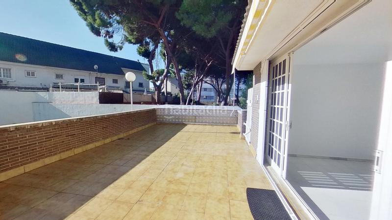 Foto 0564d639-4d4f-4281-ad63-3fcdbef8527e. Casa a schiera con riscaldamento parcheggio piscina in Castelldefels