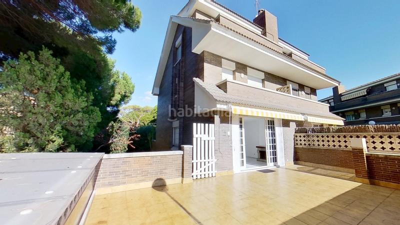 Foto 0c9b7cf2-363d-42b0-8b13-dd76d09777c8. Casa a schiera con riscaldamento parcheggio piscina in Castelldefels