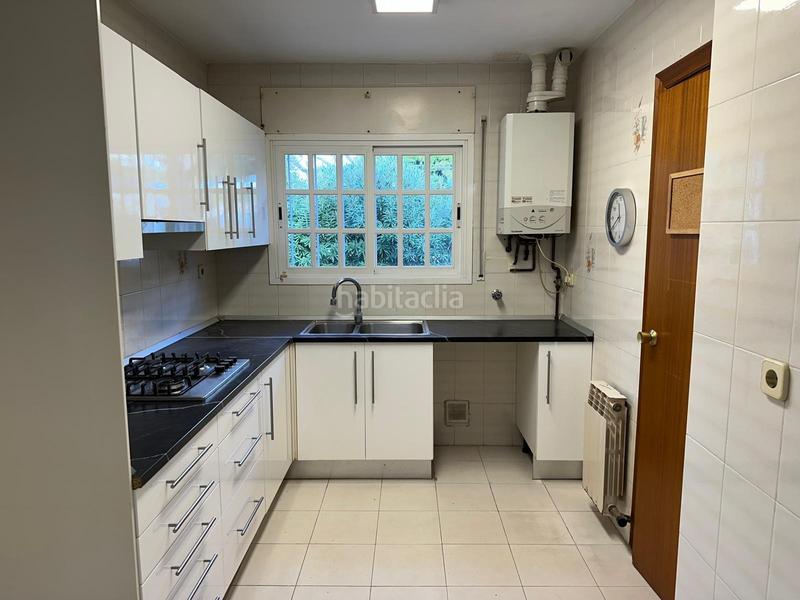 Foto 66603d11-4cc8-41dc-8132-61483c2e4fe7. Casa a schiera con riscaldamento parcheggio piscina in Castelldefels