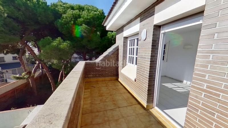 Foto bff410d3-ef4e-4e1a-8a10-bef642437030. Casa a schiera con riscaldamento parcheggio piscina in Castelldefels