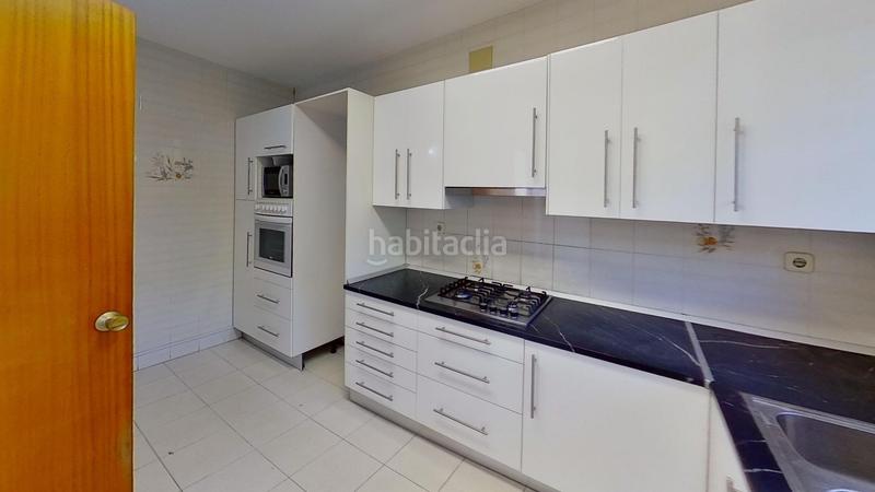 Foto cbbc57b8-a49e-4e0a-99c7-716fbb8141a3. Casa a schiera con riscaldamento parcheggio piscina in Castelldefels