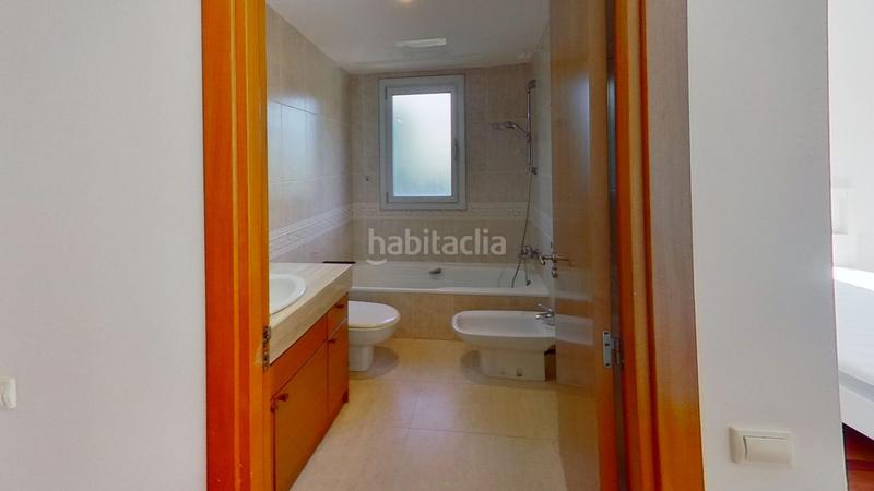 Foto e90aac60-4430-44a7-85ac-0b99880c92a7. Lloguer planta baixa amb calefacció aparcament piscina a Castelldefels