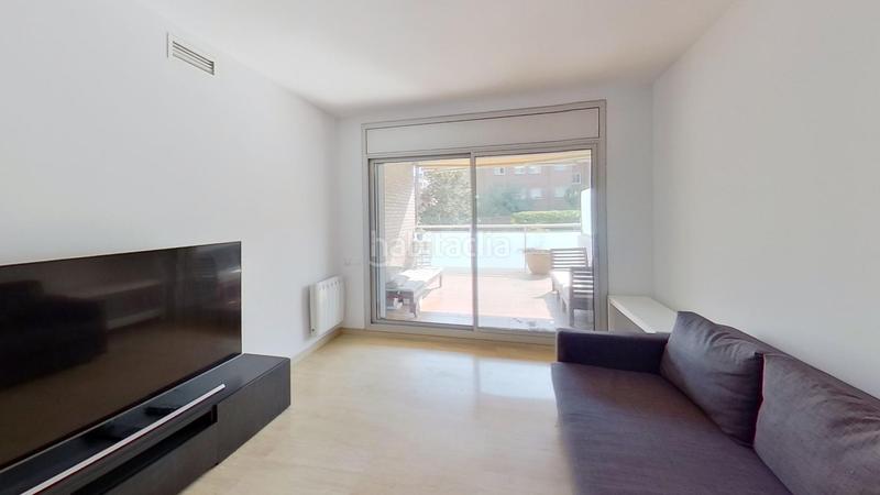 Foto 00229353-45f4-44e7-a8d3-012784fdaa71. Rent ground floor with heating parking pool in Muntanyeta Castelldefels