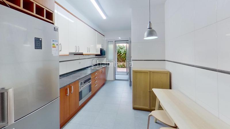 Foto 05c2bbdc-c212-48e7-b557-1f7af0e9a5b2. Rent ground floor with heating parking pool in Muntanyeta Castelldefels