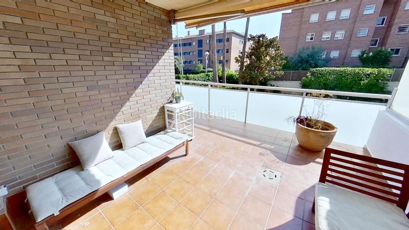 Foto 51a9d192-9b13-49d0-ad05-c7dfa6bef74d. Rent ground floor with heating parking pool in Muntanyeta Castelldefels
