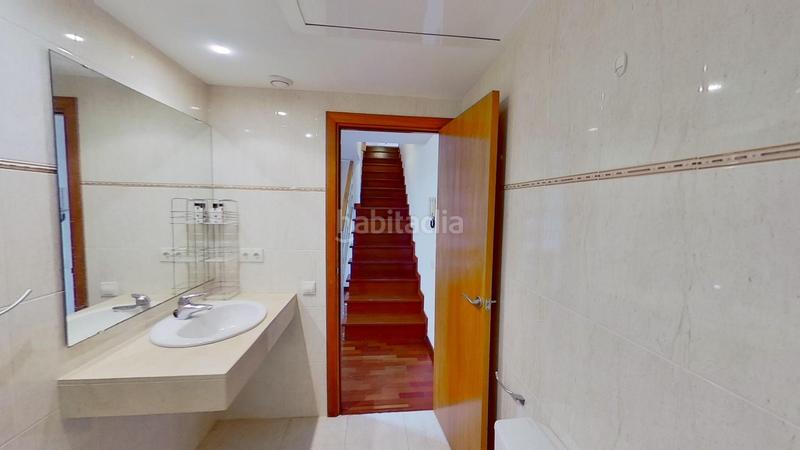 Foto 9c28bf62-ceb5-4fca-a496-68ad898e7113. Rent ground floor with heating parking pool in Muntanyeta Castelldefels