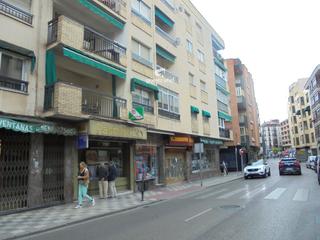 Local Comercial a Centro. Local de 130 metros cuadrados en zona comercial, poca comunidad