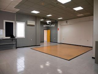 Location Local commercial  Colon. En cuenca calle colon, amplio local en venta y alquiler