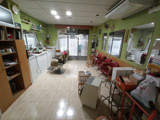 Location Local commercial  N/a. Local comercial de 40 m2 aproximadamente acondicionado y con amp