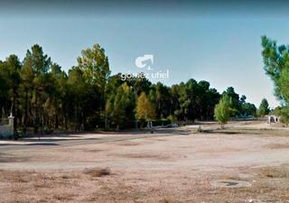 Terreny residencial  Carretera. Amplia parcela con gran fachada a la vereda en el pinar de jábag